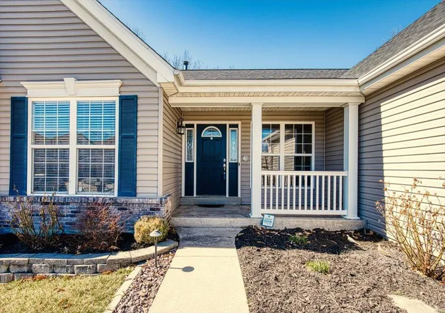 Photo 3 of Single Family Residence at 731 Autumnwood Forest Dr, Lake Saint Louis, MO 63367 | MLS# MIS24010992 | | Sold on 2024-04-15