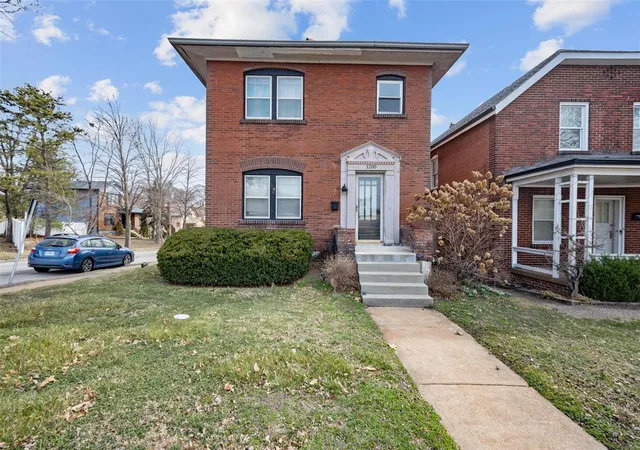Single Family Residence at 1200 Mccausland Ave, Saint Louis, MO 63117 | MLS# MIS24011754 | | Sold on 2024-03-29
