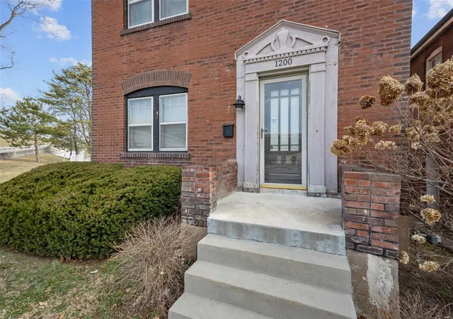 Photo 2 of Single Family Residence at 1200 Mccausland Ave, Saint Louis, MO 63117 | MLS# MIS24011754 | | Sold on 2024-03-29