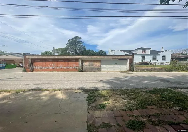 Photo 2 of Single Family Residence at 4136 Pennsylvania Ave, Saint Louis, MO 63118 | MLS# MIS24011948 |  | Sold on 2024-08-23