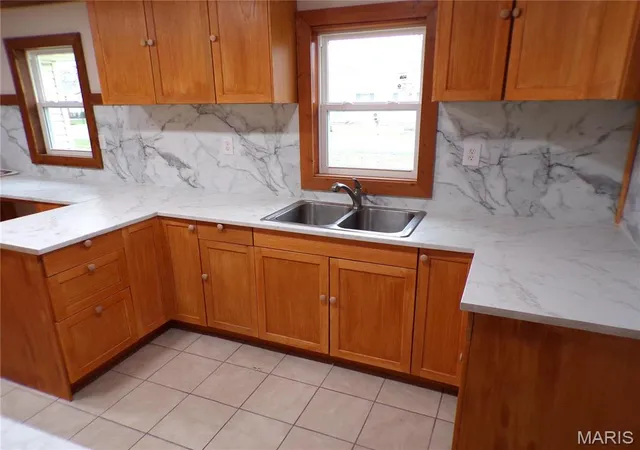 Photo 5 of Single Family Residence at 904 N Walnut St N, Vandalia, MO 63382 | MLS# MIS24013198 |  | Sold on 2025-07-03