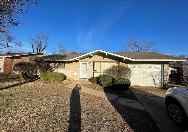 Photo 1 of Single Family Residence at 3132 Jacqueline Ct, Saint Louis, MO 63114 | MLS# MIS24014035 | | Sold on 2024-03-28