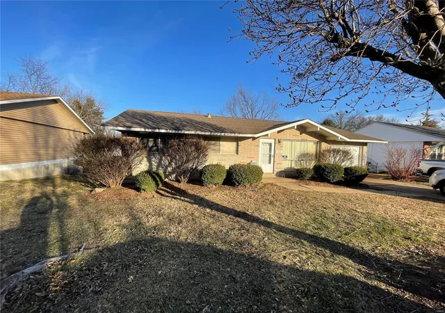 Photo 2 of Single Family Residence at 3132 Jacqueline Ct, Saint Louis, MO 63114 | MLS# MIS24014035 | | Sold on 2024-03-28
