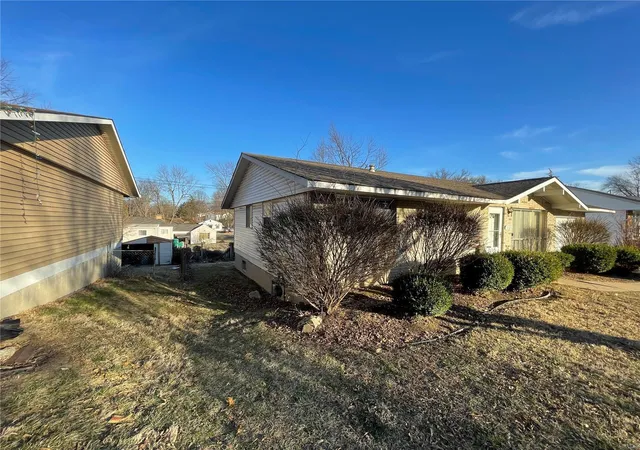 Photo 3 of Single Family Residence at 3132 Jacqueline Ct, Saint Louis, MO 63114 | MLS# MIS24014035 | | Sold on 2024-03-28