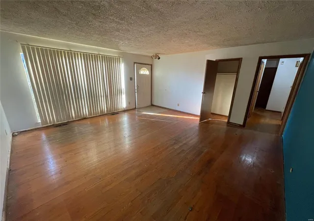 Photo 5 of Single Family Residence at 3132 Jacqueline Ct, Saint Louis, MO 63114 | MLS# MIS24014035 | | Sold on 2024-03-28