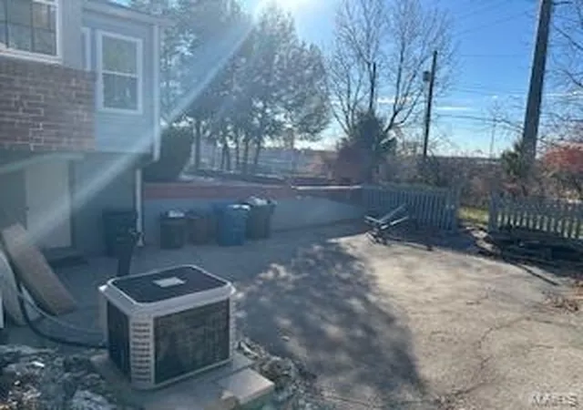 Photo 5 of Single Family Residence at 16 Hanley Downs, Saint Louis, MO 63117 | MLS# MIS24014805 | | Sold on 2025-01-27