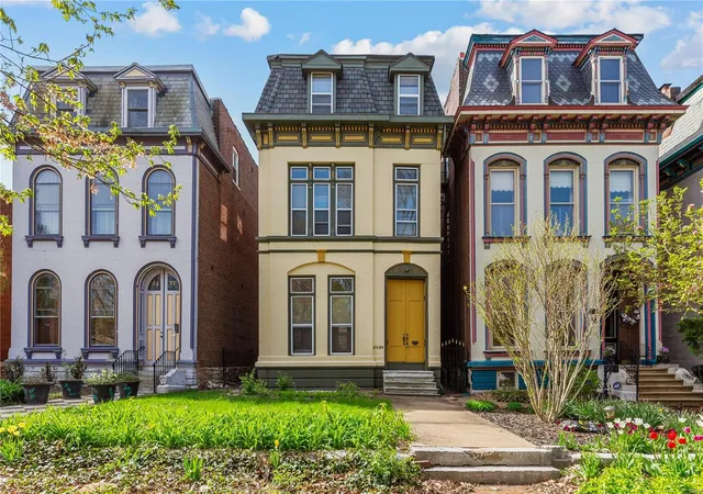 Single Family Residence at 2326 Park Ave, Saint Louis, MO 63104 | MLS# MIS24018909 | | Sold on 2024-10-31