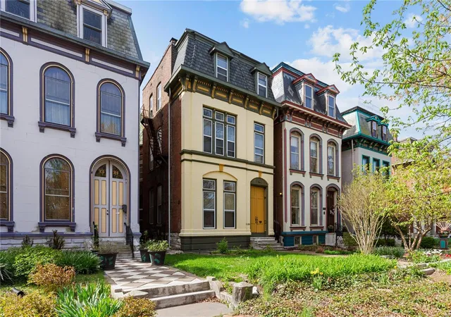 Photo 2 of Single Family Residence at 2326 Park Ave, Saint Louis, MO 63104 | MLS# MIS24018909 | | Sold on 2024-10-31