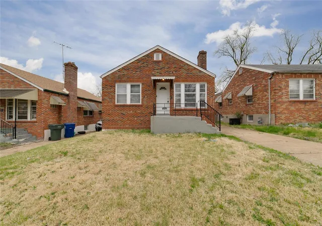 Single Family Residence at 1810 Eton Ln, Saint Louis, MO 63147 | MLS# MIS24019934 | | Sold on 2024-07-24