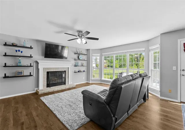 3rd image of 217 Country Hollow Ct, Saint Charles, MO 63304 | MLS# MIS24020899
