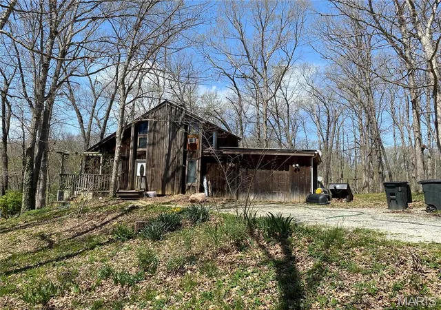 Photo 2 of Single Family Residence at 1361 County Road 2347, Moberly, MO 65270 | MLS# MIS24022444 | | Sold on 2025-08-13