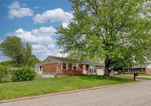 4th image of 3200 Denton Ln, Saint Charles, MO 63301 | MLS# MIS24025088