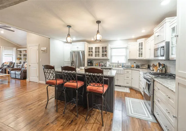 Photo 4 of Single Family Residence at 1114 E Cambridge St, Springfield, MO 65807 | MLS# MIS24027202 | | Sold on 2025-02-12