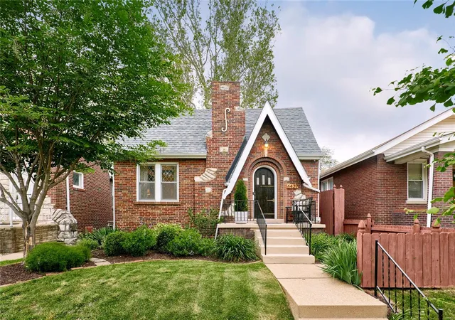 Single Family Residence at 6427 Pernod Ave, Saint Louis, MO 63139 | MLS# MIS24028258 | | Sold on 2024-06-05