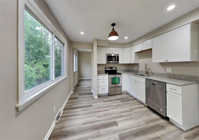 Photo 4 of Single Family Residence at 113 Mary Pat Ct, Saint Charles, MO 63303 | MLS# MIS24029301 | | Sold on 2025-03-27