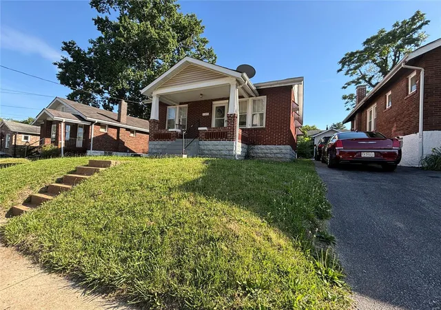 Single Family Residence at 7324 Park Dr, Saint Louis, MO 63133 | MLS# MIS24031048 | | Sold on 2024-07-18