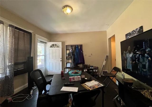Photo 2 of Single Family Residence at 7324 Park Dr, Saint Louis, MO 63133 | MLS# MIS24031048 | | Sold on 2024-07-18