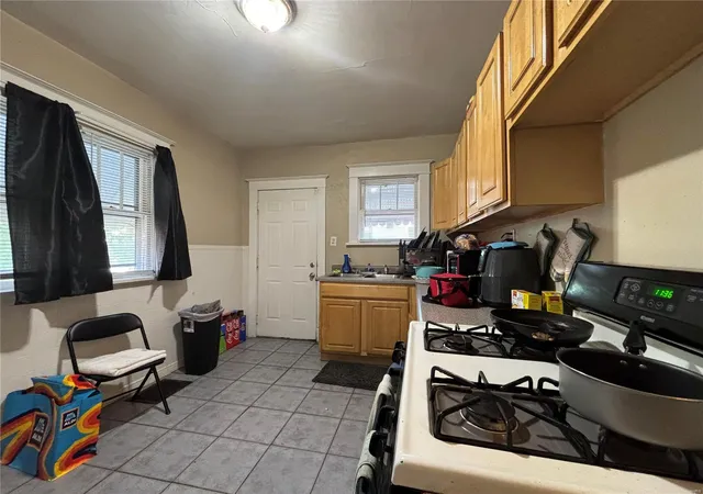 Photo 4 of Single Family Residence at 7324 Park Dr, Saint Louis, MO 63133 | MLS# MIS24031048 | | Sold on 2024-07-18