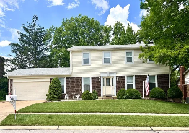 Single Family Residence at 3539 Queens Hill Dr, Saint Louis, MO 63129 | MLS# MIS24031981 | | Sold on 2024-10-08