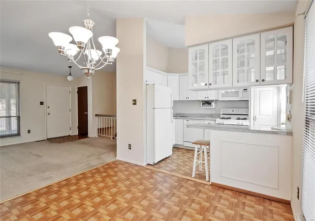 Photo 2 of Villa at 11063 Thousand Oaks Dr, Saint Louis, MO 63136 | MLS# MIS24033702 |  | Sold on 2024-07-23