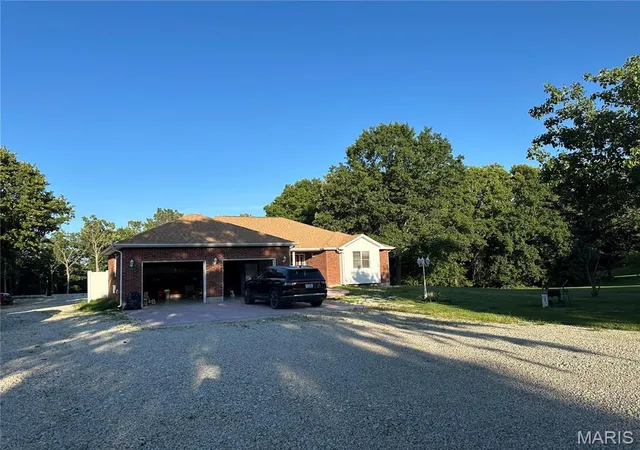 Photo 3 of Single Family Residence at 3890 Tall Oaks Dr, Bland, MO 65014 | MLS# MIS24033839 |  | Sold on 2025-10-15