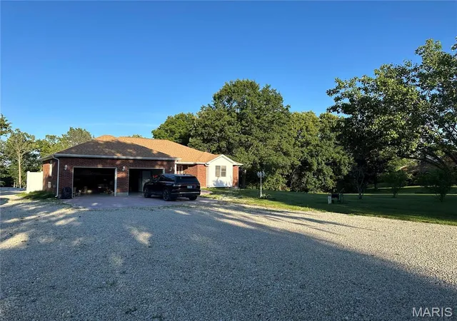Photo 4 of Single Family Residence at 3890 Tall Oaks Dr, Bland, MO 65014 | MLS# MIS24033839 |  | Sold on 2025-10-15