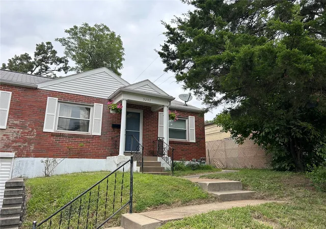 Photo 4 of Single Family Residence at 9207 Reavis Barracks Rd, Saint Louis, MO 63123 | MLS# MIS24034012 |  | Sold on 2024-09-16