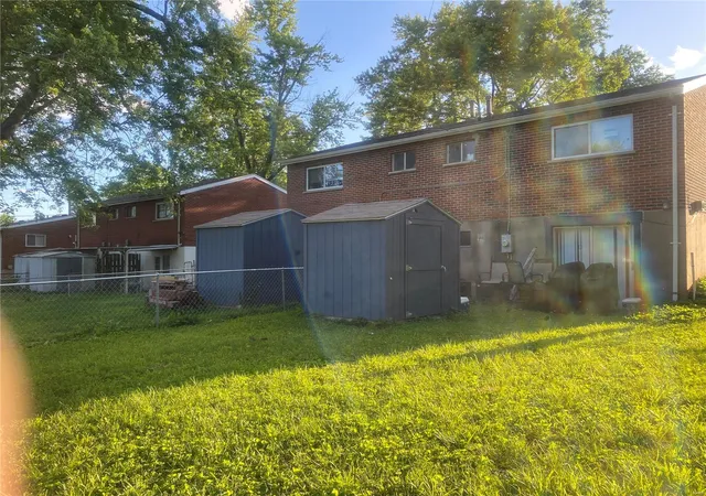 Photo 3 of Multi Family at 4084 Esseldale Dr #and 4086, Saint Ann, MO 63074 | MLS# MIS24034154 | | Sold on 2025-02-28