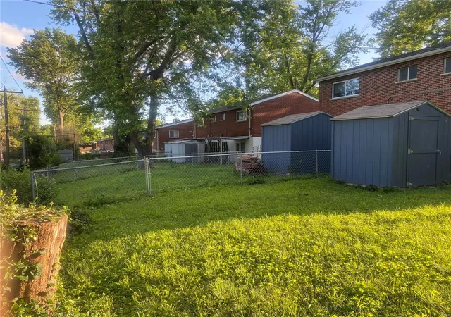 Photo 4 of Multi Family at 4084 Esseldale Dr #and 4086, Saint Ann, MO 63074 | MLS# MIS24034154 | | Sold on 2025-02-28