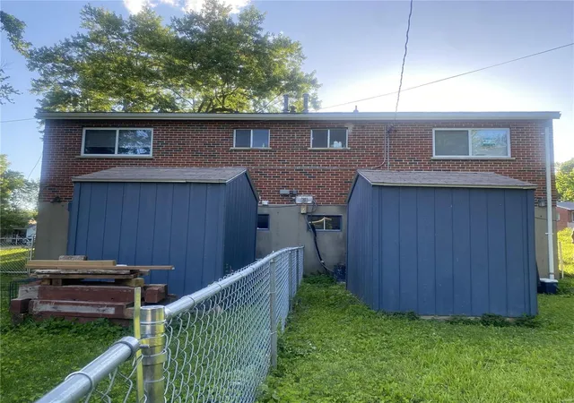 Photo 5 of Multi Family at 4084 Esseldale Dr #and 4086, Saint Ann, MO 63074 | MLS# MIS24034154 | | Sold on 2025-02-28