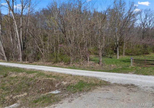 5th image of 17 Greens Bottom Rd, St Charles, MO 63304 | MLS# MIS24034722