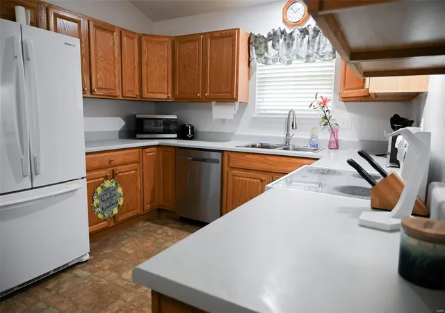 Photo 3 of Single Family Residence at 618 Blueberry Ln, Saint Clair, MO 63077 | MLS# MIS24034856 | | Sold on 2024-12-27