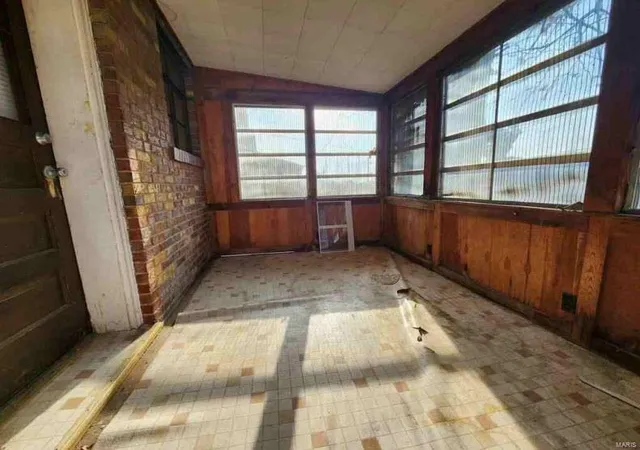 Photo 3 of Single Family Residence at 1552 Switzer Ave, Saint Louis, MO 63147 | MLS# MIS24035511 | | Sold on 2024-12-23