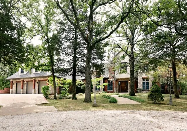 Photo 1 of Farm at 1764 Cologna Rd, Marshfield, MO 65706 | MLS# MIS24037759 | | Sold on 2025-06-13