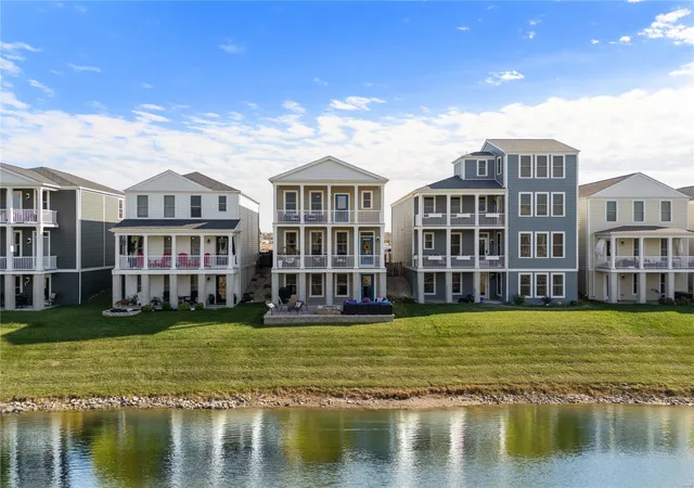 Photo 3 of Single Family Residence at 1060 Dyess Wy, Saint Charles, MO 63301 | MLS# MIS24038111 | | Sold on 2025-02-06