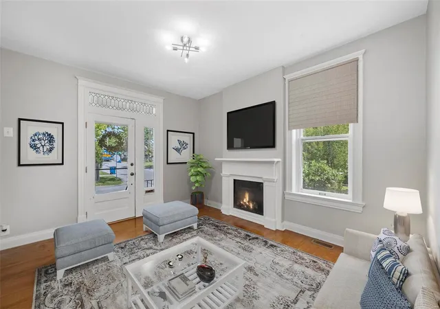 Photo 3 of Single Family Residence at 400 Wachtel Ave, Saint Louis, MO 63125 | MLS# MIS24038431 |  | Sold on 2024-10-11