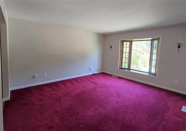 Photo 4 of Single Family Residence at 400 Vine St, New Haven, MO 63068 | MLS# MIS24038659 | | Sold on 2024-12-19