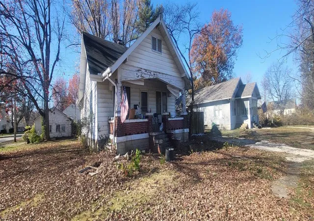 Photo 1 of Single Family Residence at 703 N Walker St, Montgomery City, MO 63361 | MLS# MIS24039235 | | Sold on 2025-01-24