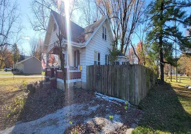 Photo 4 of Single Family Residence at 703 N Walker St, Montgomery City, MO 63361 | MLS# MIS24039235 | | Sold on 2025-01-24