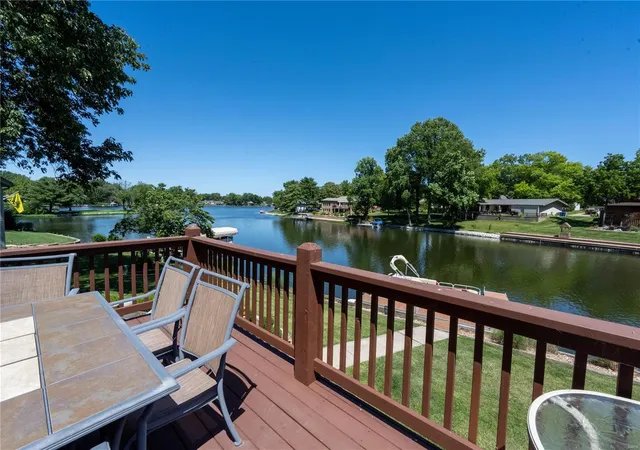 Photo 4 of Single Family Residence at 40 Burgundy Dr, Lake Saint Louis, MO 63367 | MLS# MIS24039393 | | Sold on 2024-10-10