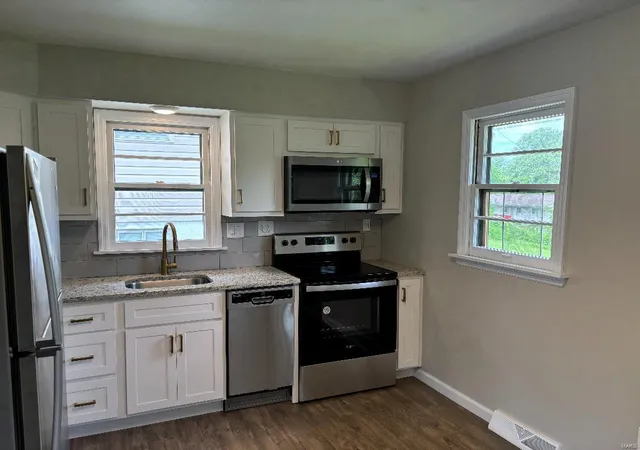 Photo 2 of Single Family Residence at 2027 Mcmenamy Dr, Saint Louis, MO 63136 | MLS# MIS24039553 |  | Sold on 2025-01-28