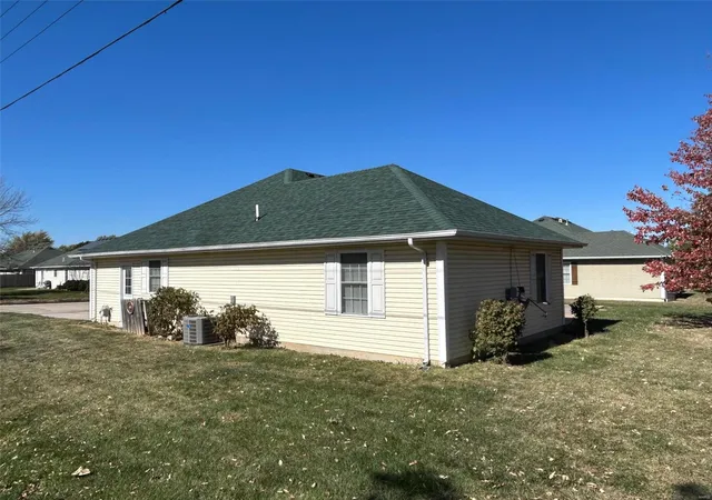 Photo 3 of Single Family Residence at 802 N Allen, Centralia, MO 65240 | MLS# MIS24039679 |  | Sold on 2025-05-27