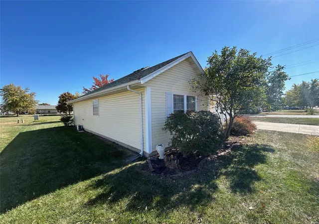 Photo 4 of Single Family Residence at 802 N Allen, Centralia, MO 65240 | MLS# MIS24039679 |  | Sold on 2025-05-27