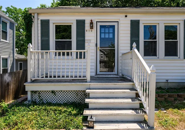 Photo 3 of Single Family Residence at 610 Cornelia Ave, Saint Louis, MO 63119 | MLS# MIS24040077 | | Sold on 2024-10-15