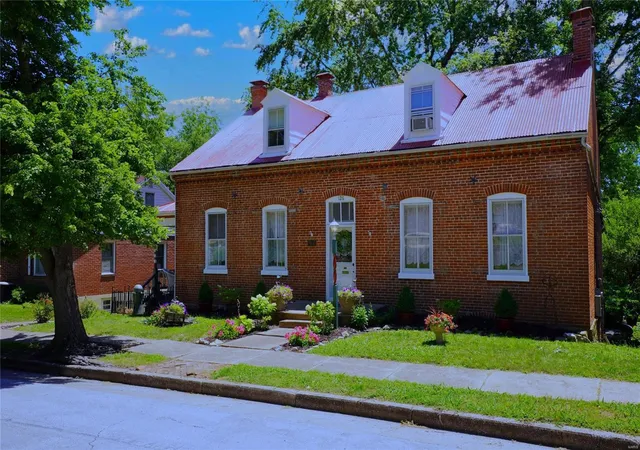 Photo 4 of Single Family Residence at 126 W 2Nd St, Hermann, MO 65041 | MLS# MIS24040649 | | Sold on 2025-03-21