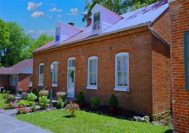 Photo 5 of Single Family Residence at 126 W 2Nd St, Hermann, MO 65041 | MLS# MIS24040649 | | Sold on 2025-03-21