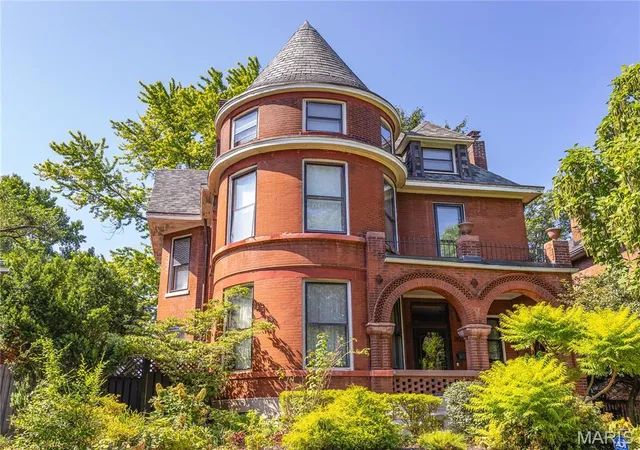 Photo 2 of Single Family Residence at 3630 Flad Ave, Saint Louis, MO 63110 | MLS# MIS24041069 | | Sold on 2025-12-04
