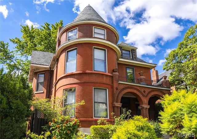 Photo 3 of Single Family Residence at 3630 Flad Ave, Saint Louis, MO 63110 | MLS# MIS24041069 | | Sold on 2025-12-04