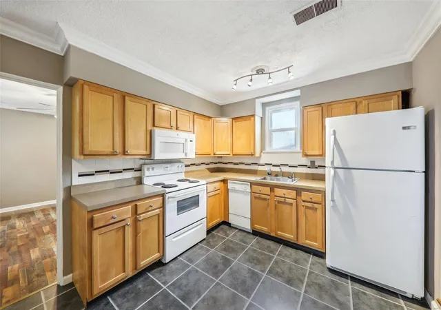 Photo 4 of Single Family Residence at 7925 Joel Ave, Saint Louis, MO 63123 | MLS# MIS24041126 | | Sold on 2025-01-16