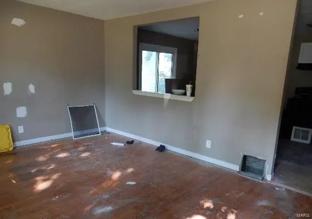 Photo 3 of Single Family Residence at 3729 Dixie Dr, Saint Ann, MO 63074 | MLS# MIS24041216 | | Sold on 2024-07-31